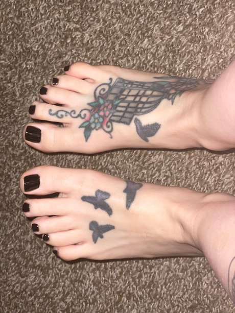 Foto di nudo di fuga di OnlyFans di Tiny