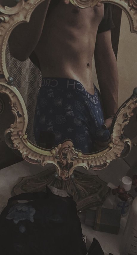 Foto di nudo di fuga di OnlyFans di Theblueyedboy