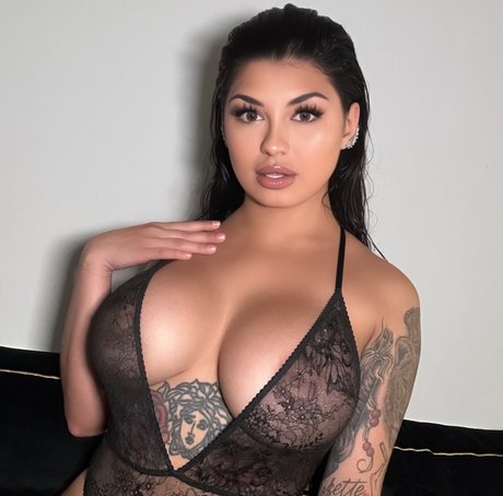 Foto di nudo di fuga di OnlyFans di Madi B