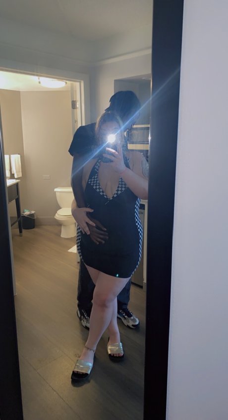 Foto di nudo di fuga di OnlyFans di 11 Inch Monster