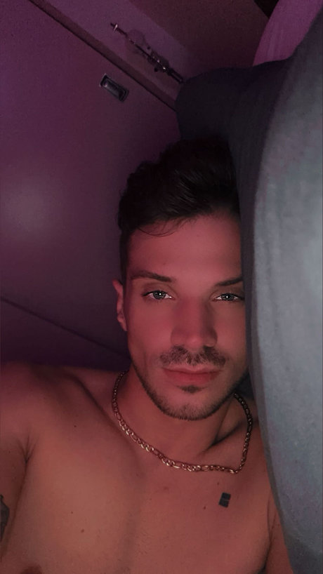Foto di nudo di fuga di OnlyFans di Ace Jaxon