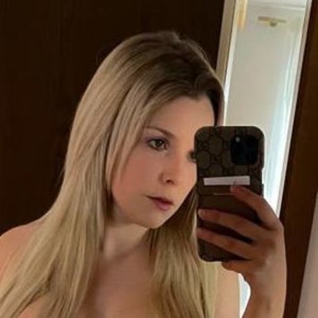 Feliz Nicole