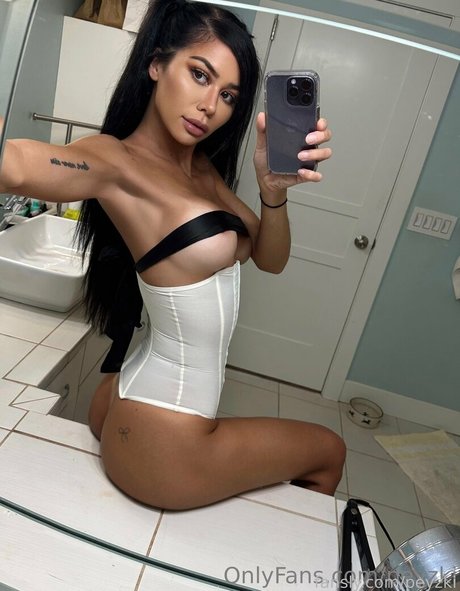 Foto di nudo di fuga di OnlyFans di Peyzki