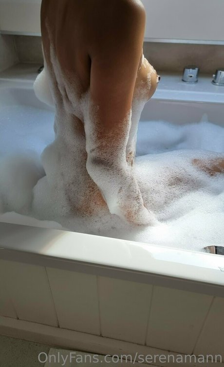 Foto di nudo di fuga di OnlyFans di Serena Kaur Mann
