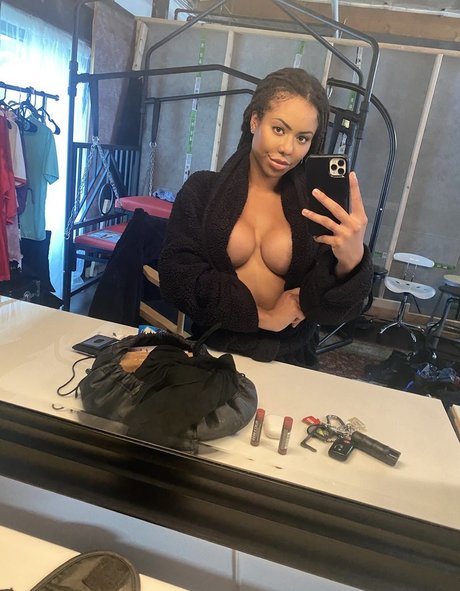 Kira Noir