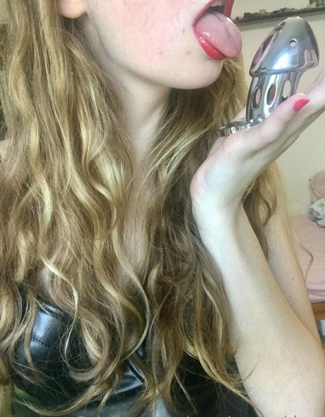 Foto di nudo di fuga di OnlyFans di Angela Goddess