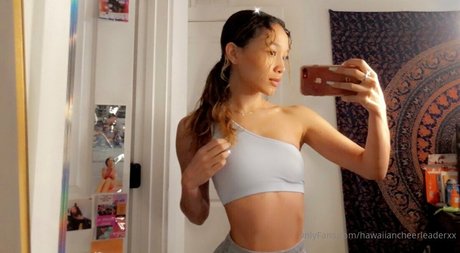 Foto di nudo di fuga di OnlyFans di Hawaiian Cheerleader