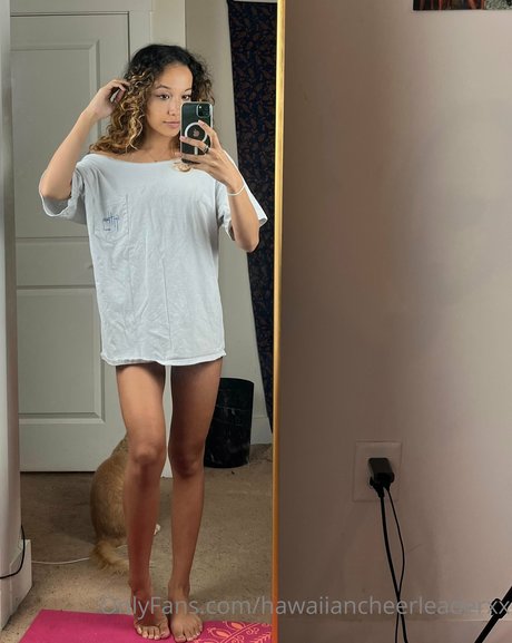 Hawaiian Cheerleader