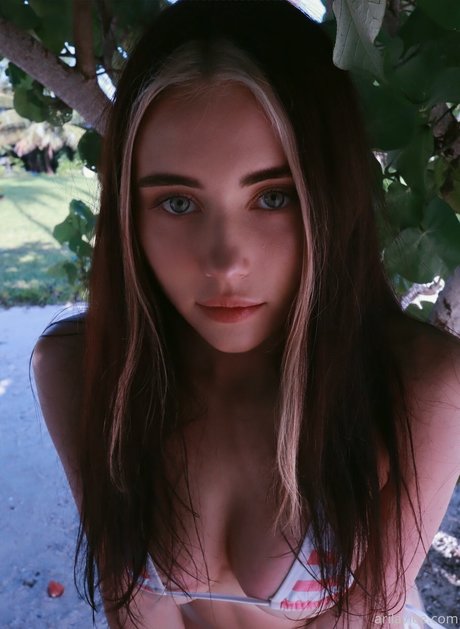 Foto di nudo di fuga di OnlyFans di Anna