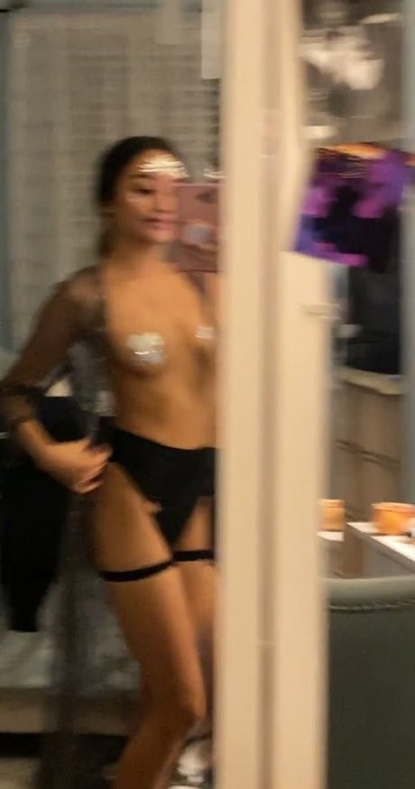 Foto di nudo di fuga di OnlyFans di Stepsis