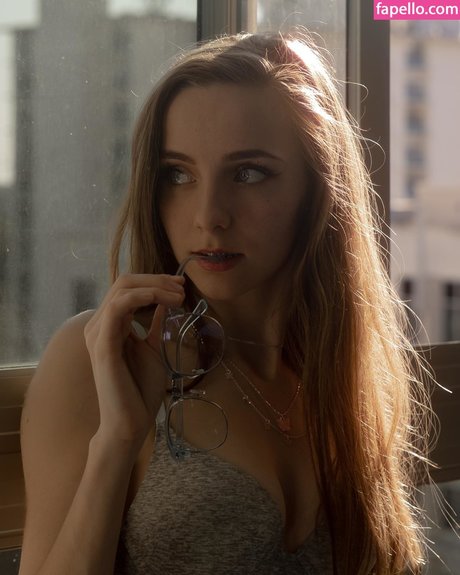 Kat ONLINE NOW