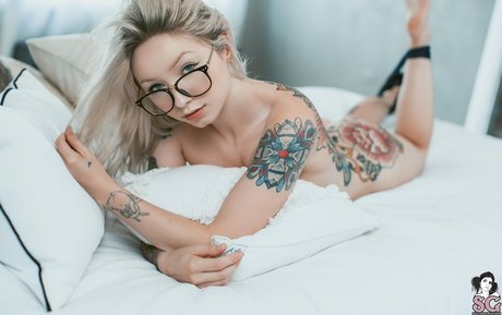 Foto di nudo di fuga di OnlyFans di Bae Suicide