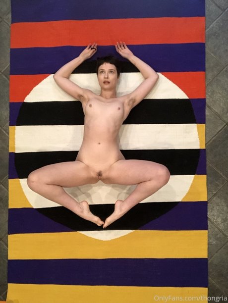 Foto di nudo di fuga di OnlyFans di Thongria
