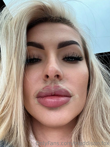 Foto di nudo di fuga di OnlyFans di Maddison Fox