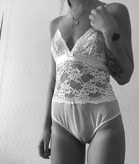 Foto di nudo di fuga di OnlyFans di Marie X