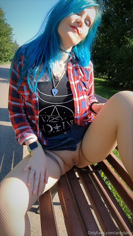 Foto di nudo di fuga di OnlyFans di Ann Darcy