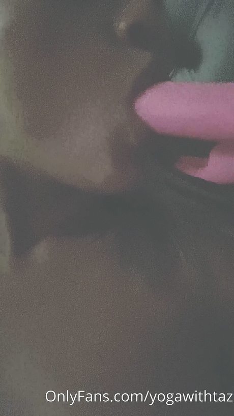Foto di nudo di fuga di OnlyFans di Yogawithtaz