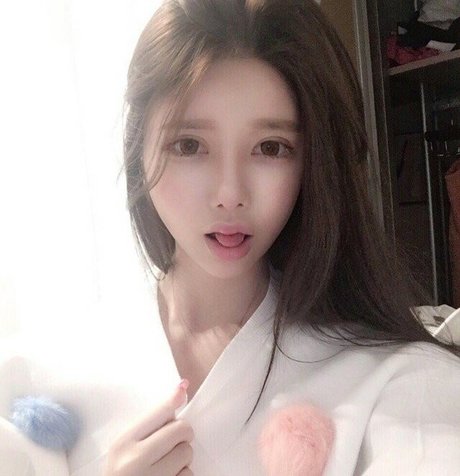 Baek Si Young
