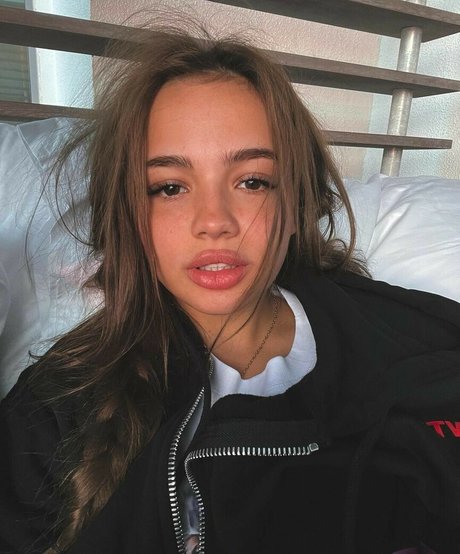 Foto di nudo di fuga di OnlyFans di Valya Karnaval