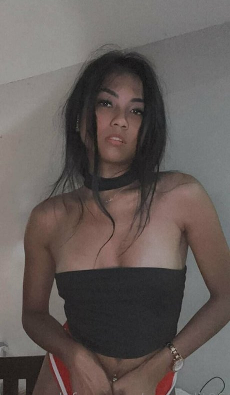 Foto di nudo di fuga di OnlyFans di Mae Kulit
