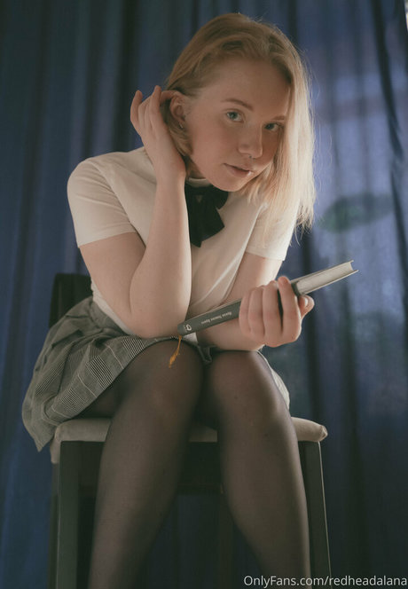 Foto di nudo di fuga di OnlyFans di Redheadalana