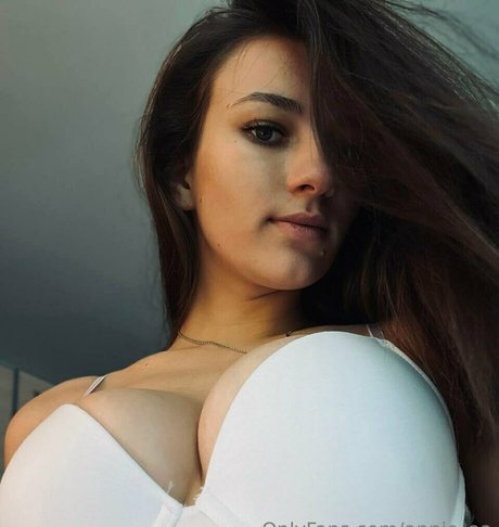 Foto di nudo di fuga di OnlyFans di Annieaa