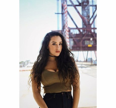 Foto di nudo di fuga di OnlyFans di Olivia Hailey