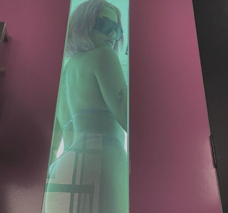 Foto di nudo di fuga di OnlyFans di Azzy Mc