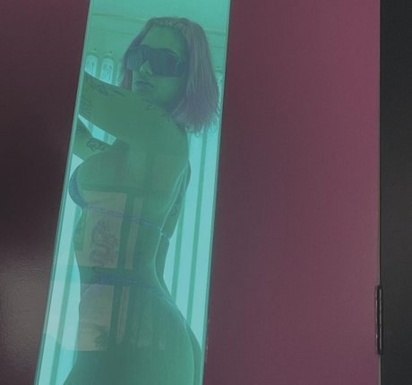 Foto di nudo di fuga di OnlyFans di Azzy Mc