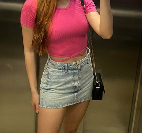 Foto di nudo di fuga di OnlyFans di Red Cutie Angel