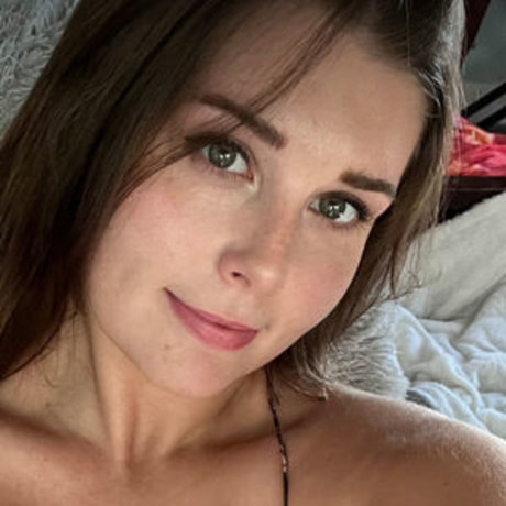 Foto di nudo di fuga di OnlyFans di Cybertits