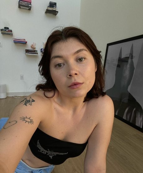 Foto di nudo di fuga di OnlyFans di Polina Kalatsei