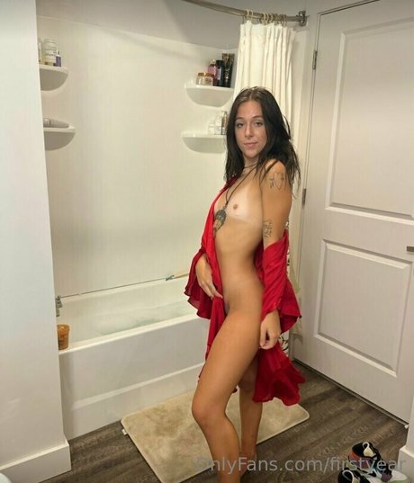 Foto di nudo di fuga di OnlyFans di Firstyear