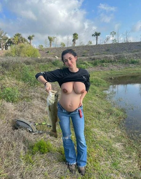Foto di nudo di fuga di OnlyFans di Hottest Fishing
