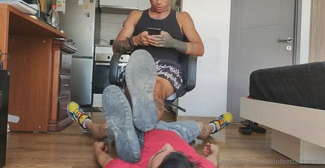 Foto di nudo di fuga di OnlyFans di Latinfeetfantasies