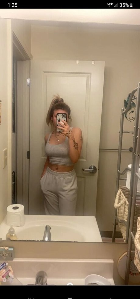 Foto di nudo di fuga di OnlyFans di Baileyspinn