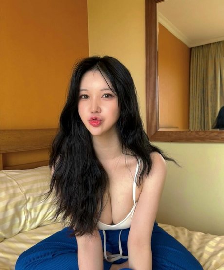 Foto di nudo di fuga di OnlyFans di Yuwol