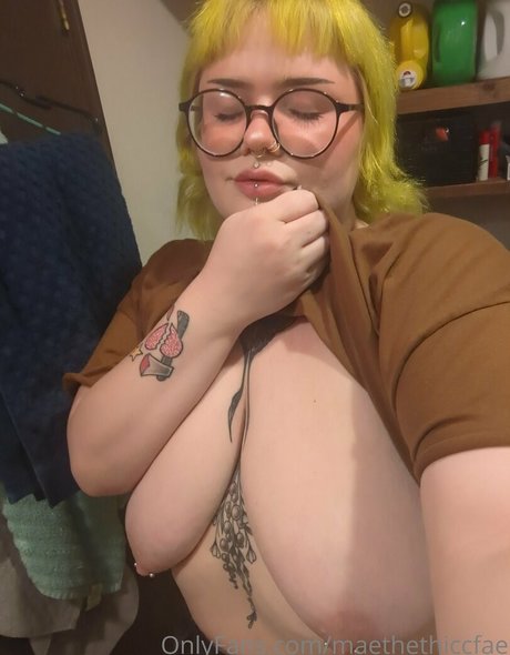 Foto di nudo di fuga di OnlyFans di Maethethiccfae