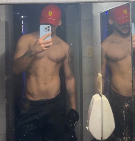 Foto di nudo di fuga di OnlyFans di Tadeo Motta
