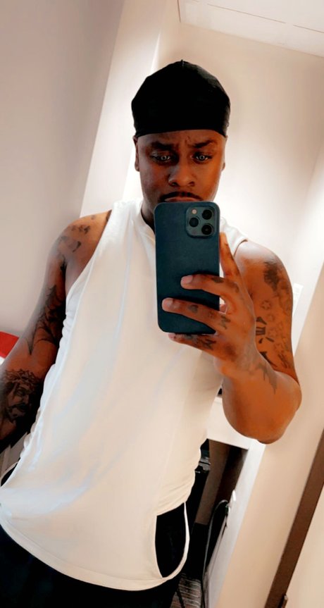 Foto di nudo di fuga di OnlyFans di President Rob