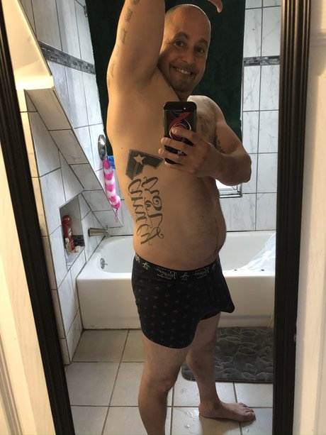 Foto di nudo di fuga di OnlyFans di Anthony