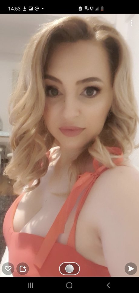 Foto di nudo di fuga di OnlyFans di Alina Elena
