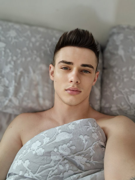 Foto di nudo di fuga di OnlyFans di Alexander
