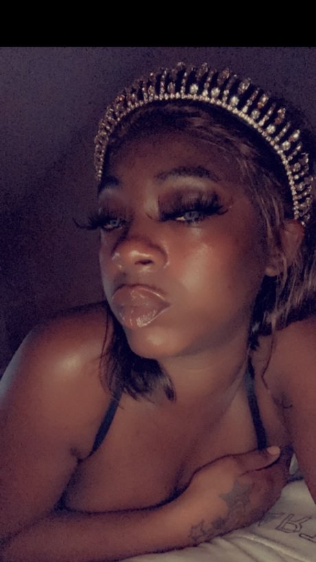 Foto di nudo di fuga di OnlyFans di  In A  World