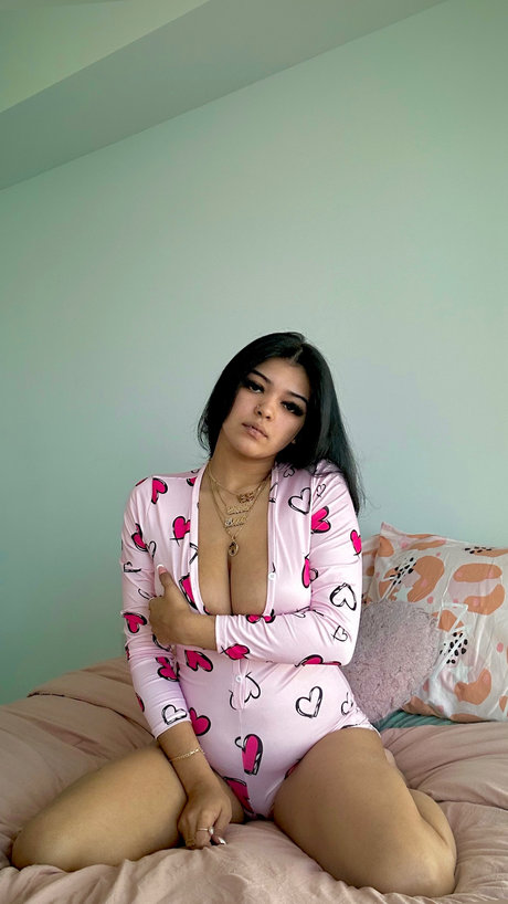 Foto di nudo di fuga di OnlyFans di Aalayeshaa