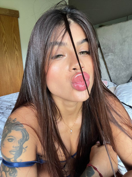 Foto di nudo di fuga di OnlyFans di Aleja