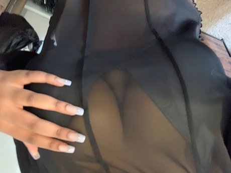 Foto di nudo di fuga di OnlyFans di  Sisi