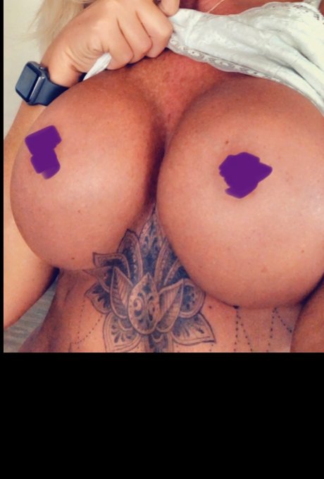 Foto di nudo di fuga di OnlyFans di Taylor
