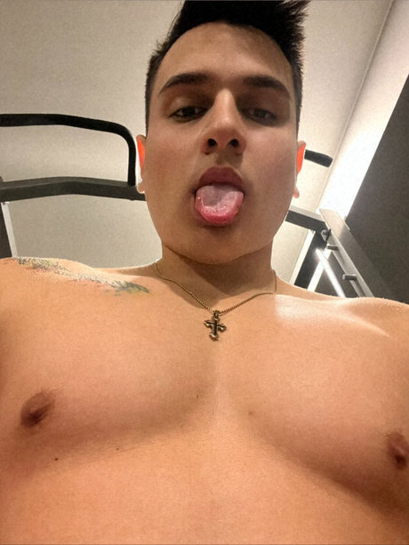 Foto di nudo di fuga di OnlyFans di Adel