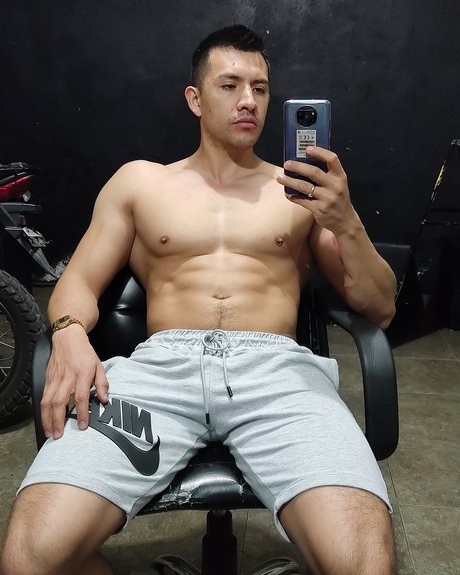 Foto di nudo di fuga di OnlyFans di Alberto Avella